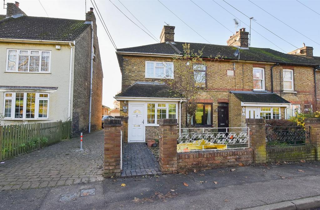 Rochester Road, Burham 2 bed end of terrace house £1,250 pcm (£288 pw)