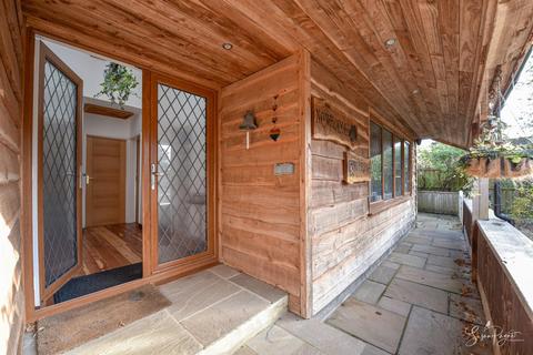 2 bedroom detached bungalow for sale, *CHAIN FREE* Newchurch, Sandown