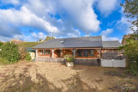 2 bedroom detached bungalow for sale, *CHAIN FREE* Newchurch, Sandown