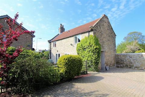 2 bedroom detached house for sale, Main Street, Scarborough