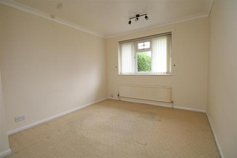 2 bedroom semi-detached bungalow to rent - Staverton Road, Peterborough