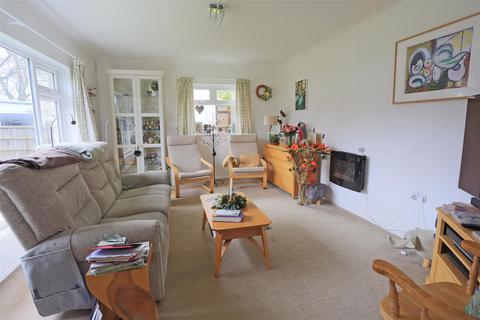 3 bedroom bungalow for sale, Lyddons Mead, Chard