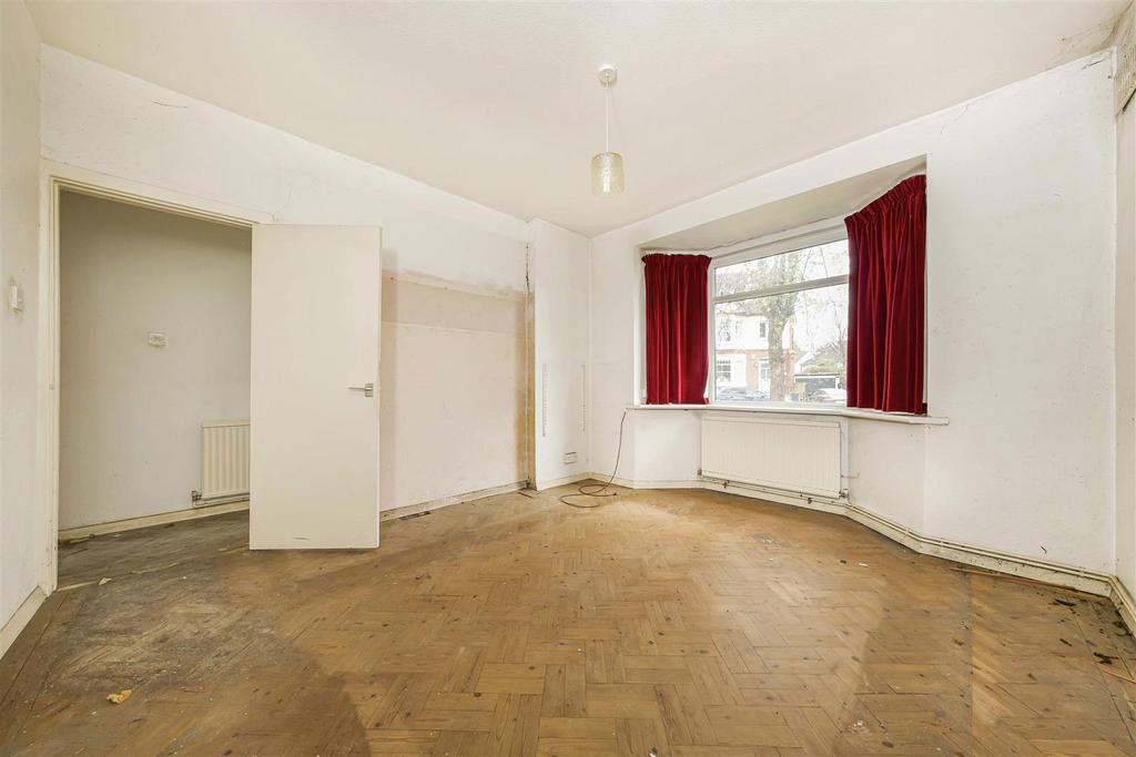 Ridgeway Road, Isleworth 3 bed detached bungalow for sale £799,950