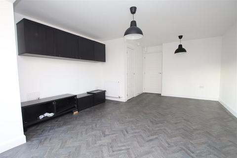 27 Shackleton Drive, Dartford, DA1 5UH