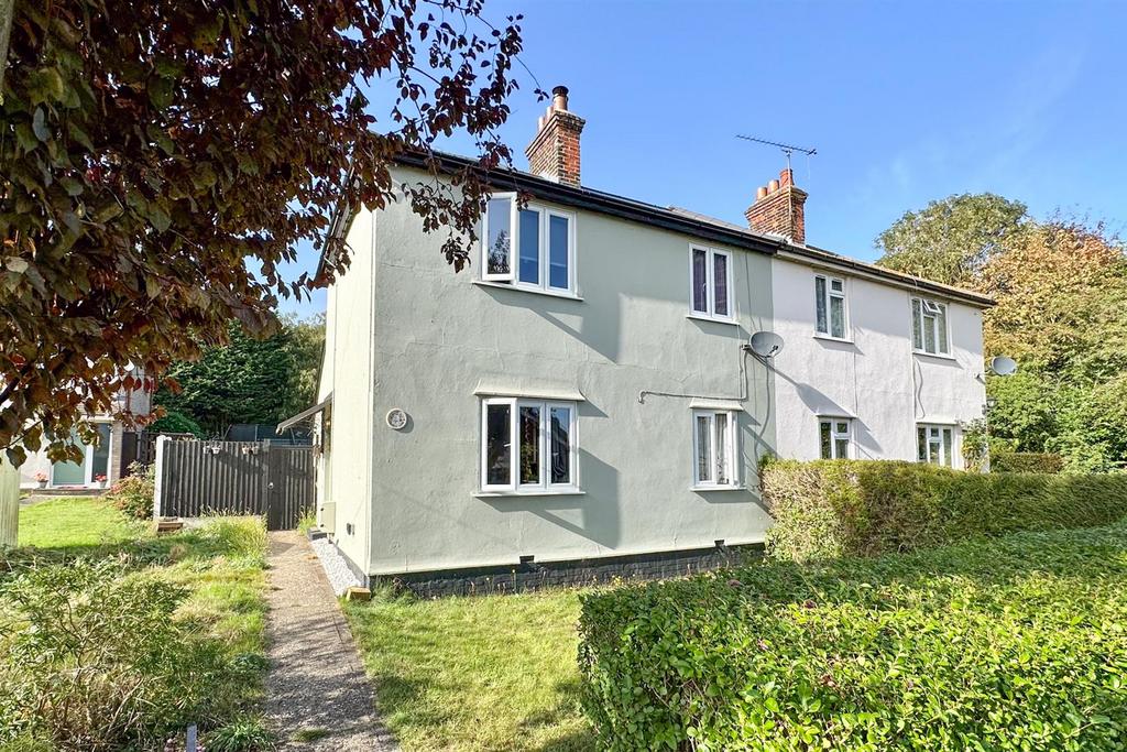 Trimble Close, Ingatestone 2 bed semidetached house for sale £350,000