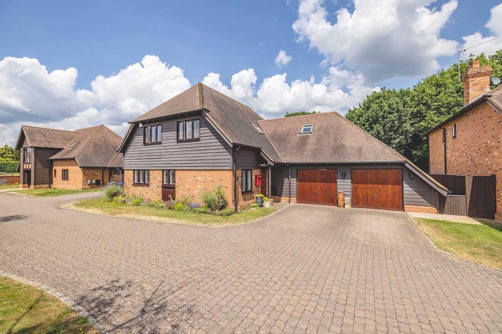 Buckland Gate, Wexham SL3 4 bed detached house - £1,100,000