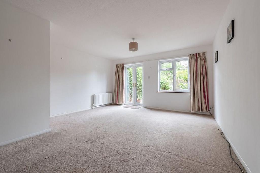 Pelham Way, Bookham 2 bed house to rent £1,575 pcm (£363 pw)
