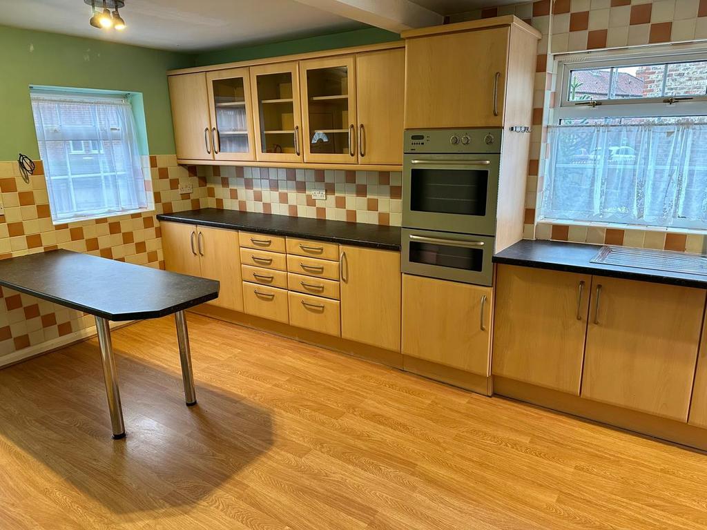Milton Avenue, Malton 3 bed semidetached house for sale £200,000