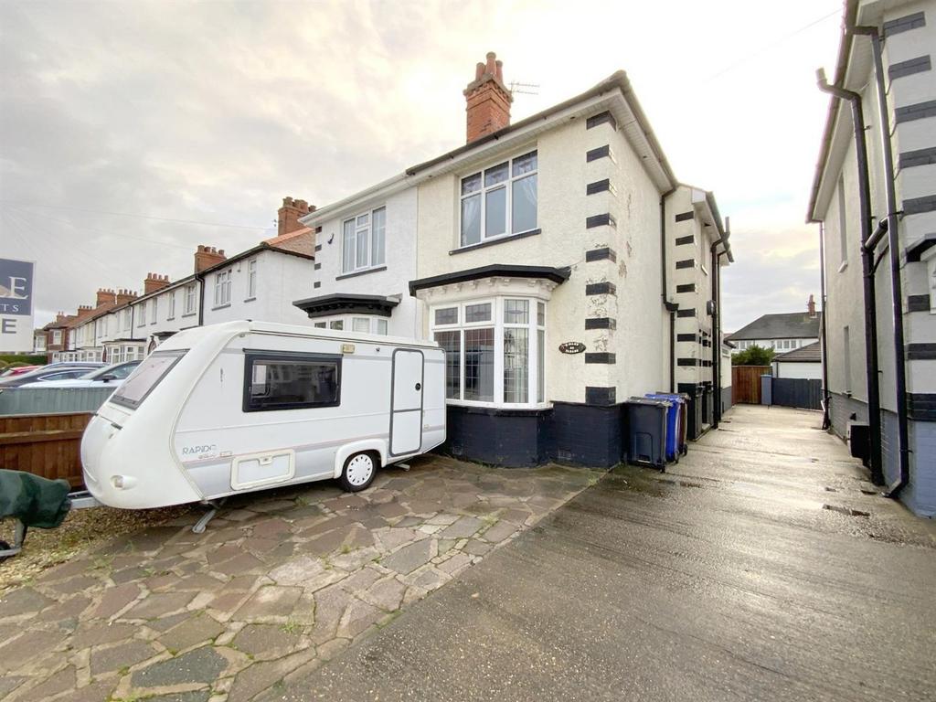 Queens Parade, Cleethorpes 3 bed semidetached house for sale £235,000