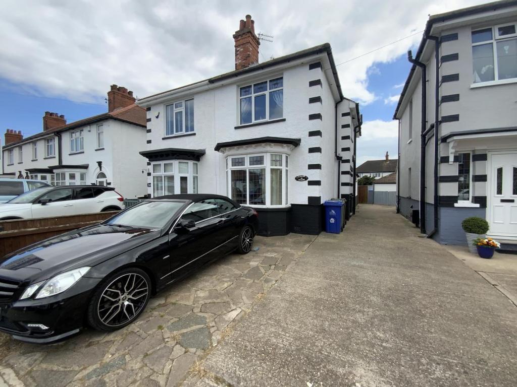 Queens Parade, Cleethorpes 3 bed semidetached house for sale £215,000