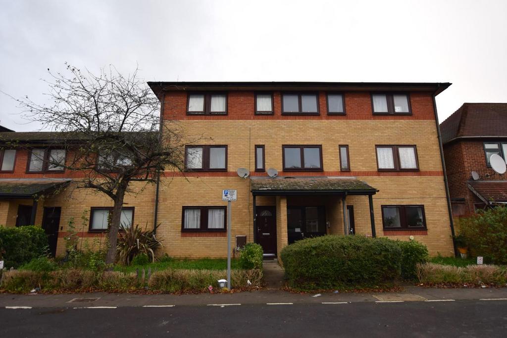 Haydon Road, Dagenham 2 bed flat £1,650 pcm (£381 pw)