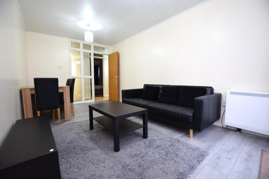 Haydon Road, Dagenham 2 bed flat £1,650 pcm (£381 pw)