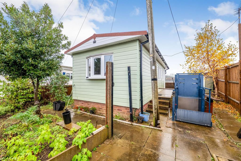 Mill Farm Park, Bulkington, Bedworth 1 bed park home for sale £99,950