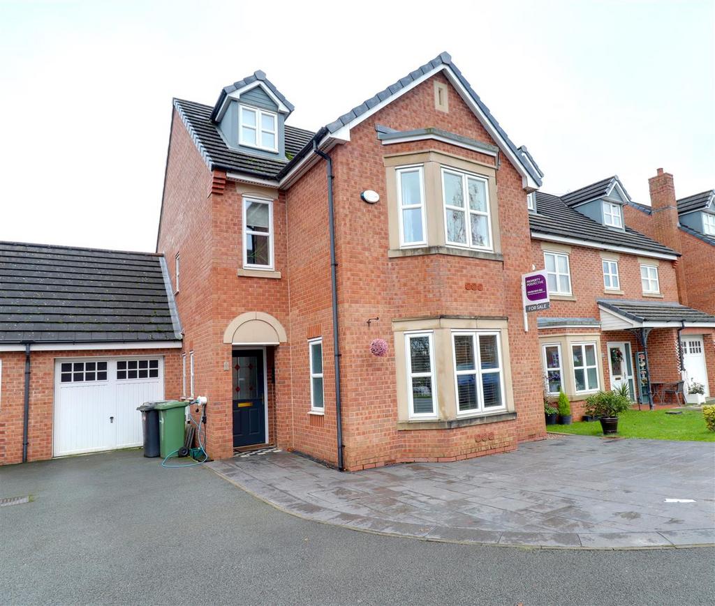 Mayfair Drive, Crewe 5 bed link detached house for sale £280,000
