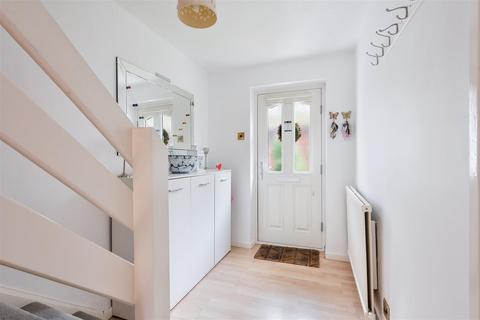 7 Delaporte Close, Epsom, KT17 4AF