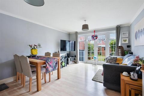 7 Delaporte Close, Epsom, KT17 4AF