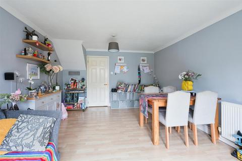 7 Delaporte Close, Epsom, KT17 4AF