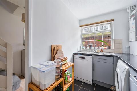 7 Delaporte Close, Epsom, KT17 4AF