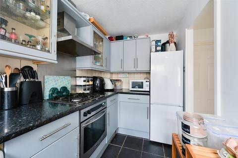 7 Delaporte Close, Epsom, KT17 4AF