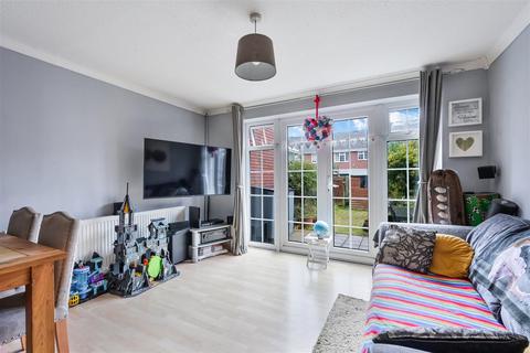 7 Delaporte Close, Epsom, KT17 4AF