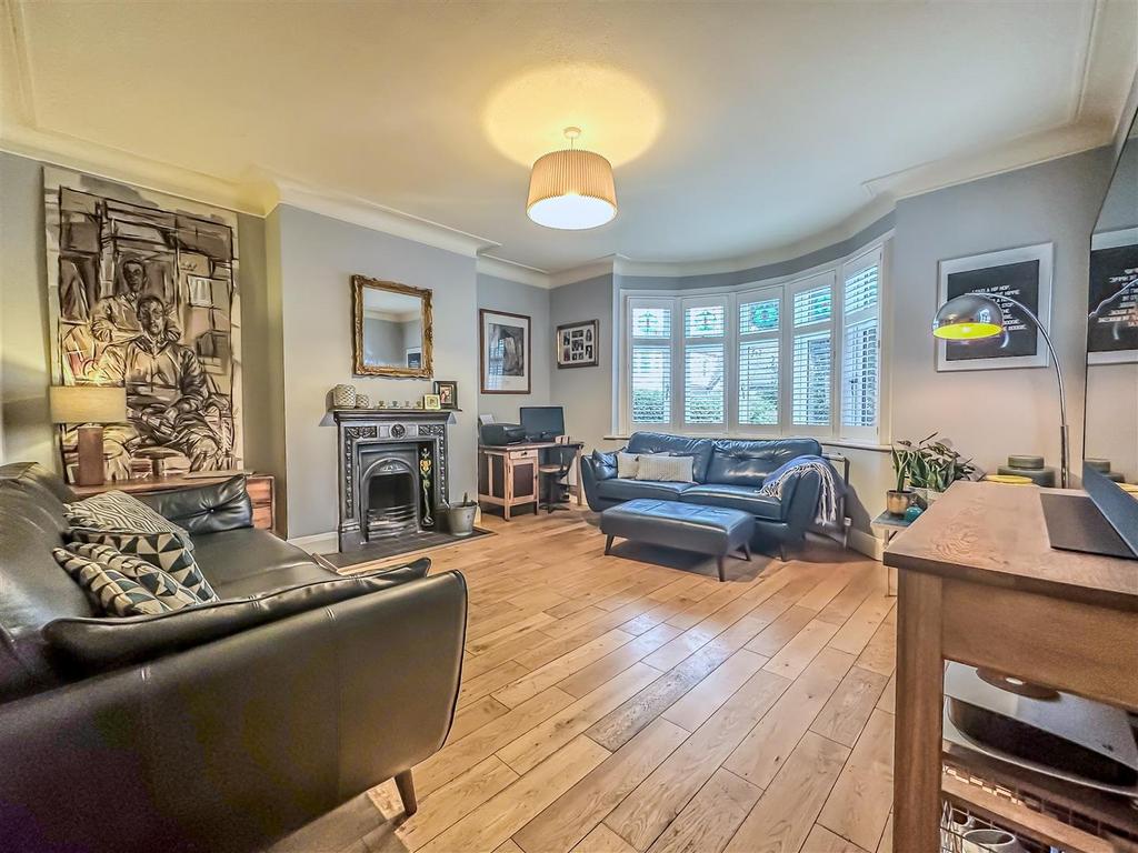 Southbourne Grove, WestcliffOnSea SS0 5 bed semidetached house for