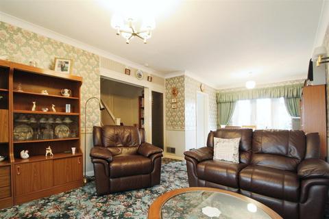 3 bedroom end of terrace house for sale - Warner Close, Cippenham