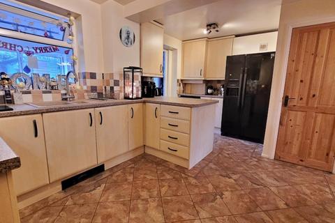 17 Dovestone, Wilnecote, Tamworth, B77 4PB