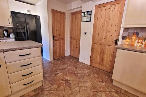 17 Dovestone, Wilnecote, Tamworth, B77 4PB