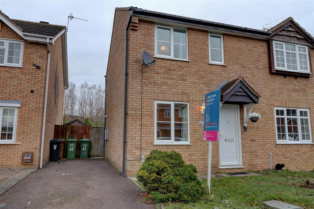 Hazel Avenue, Evesham 2 bed semidetached house to rent £835 pcm (£