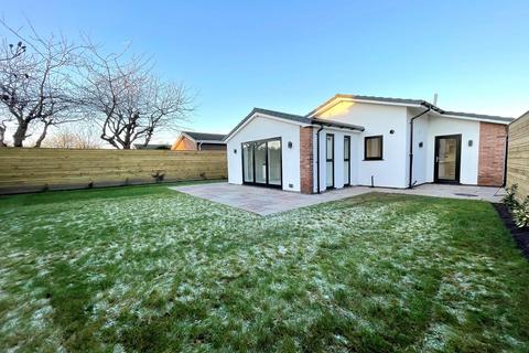 3 bedroom detached bungalow for sale - Heydon Close, Formby, Liverpool, L37