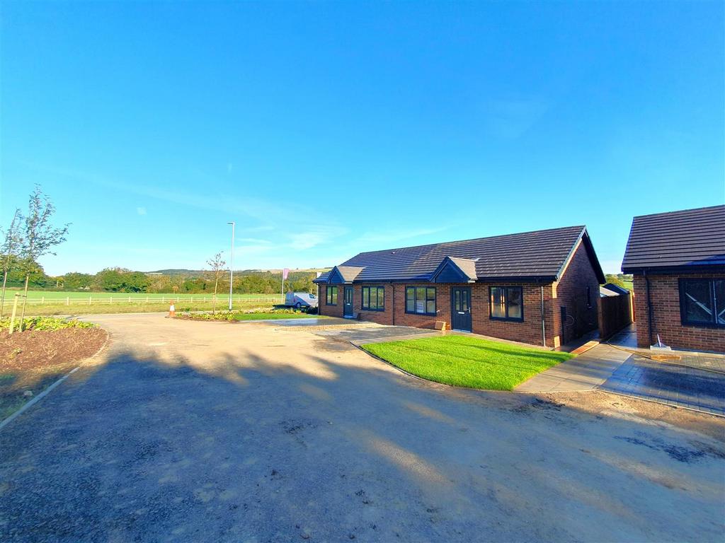 Plot 6 The Bridleway 2.jpg