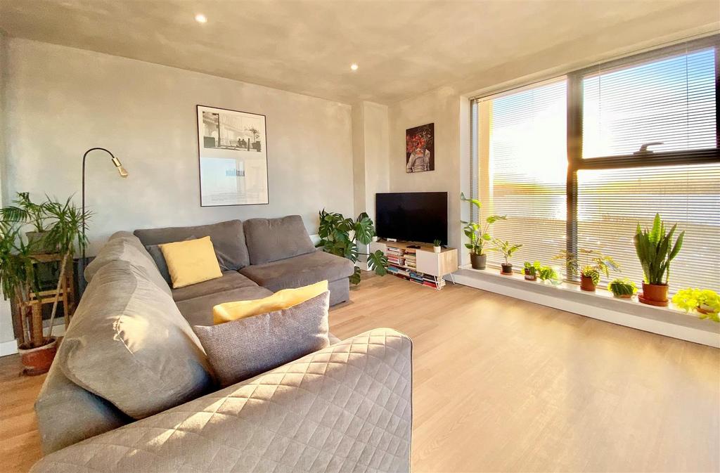 William Jessop Way, Liverpool 2 bed apartment for sale £190,000