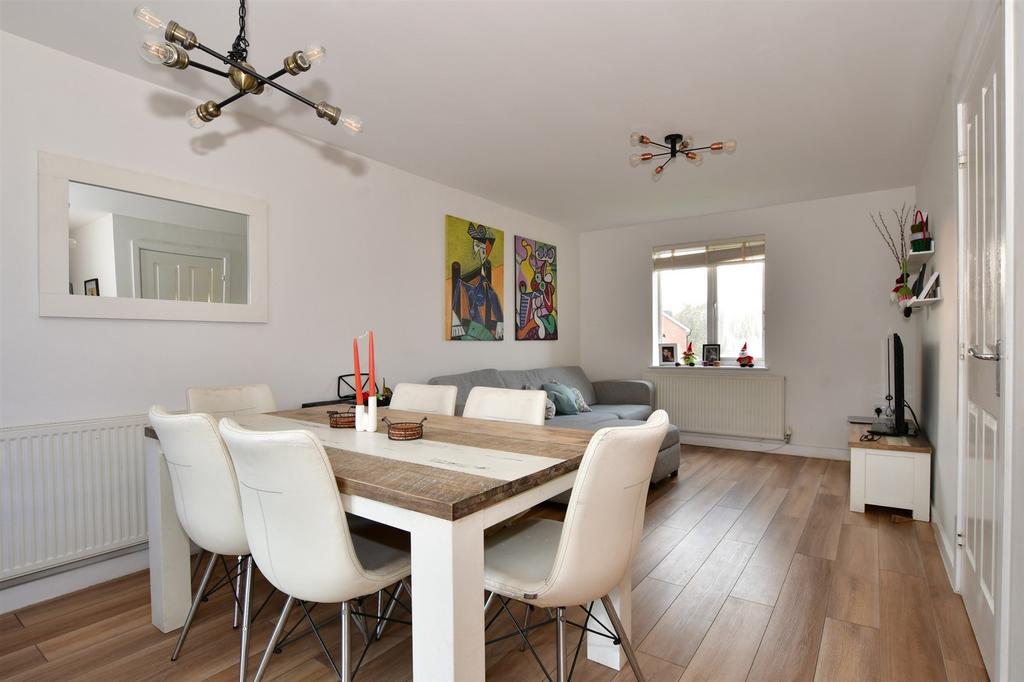 Lounge/ Dining Area