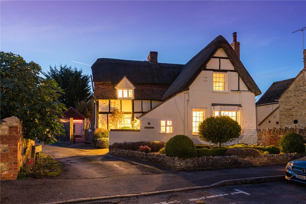High Street, Long Crendon, Aylesbury, HP18 4 bed detached house for