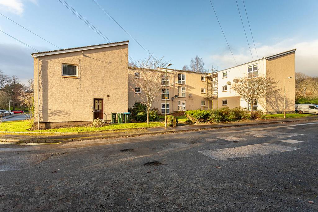 14 Kennedy Place, Pitlochry, PH16 5HB 2 bed flat for sale £128,500