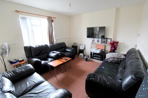 3 bedroom apartment for sale, Meadow Road, Langley