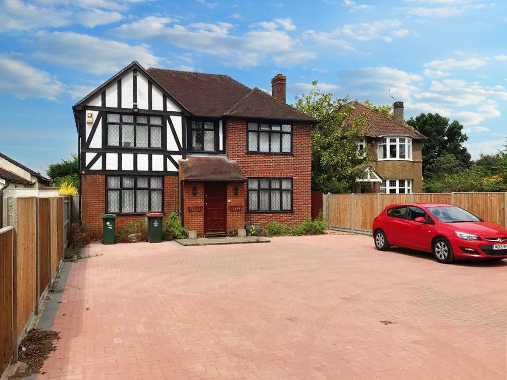 Three Bridges Road, Crawley 4 bed detached house £2,200 pcm (£508 pw)