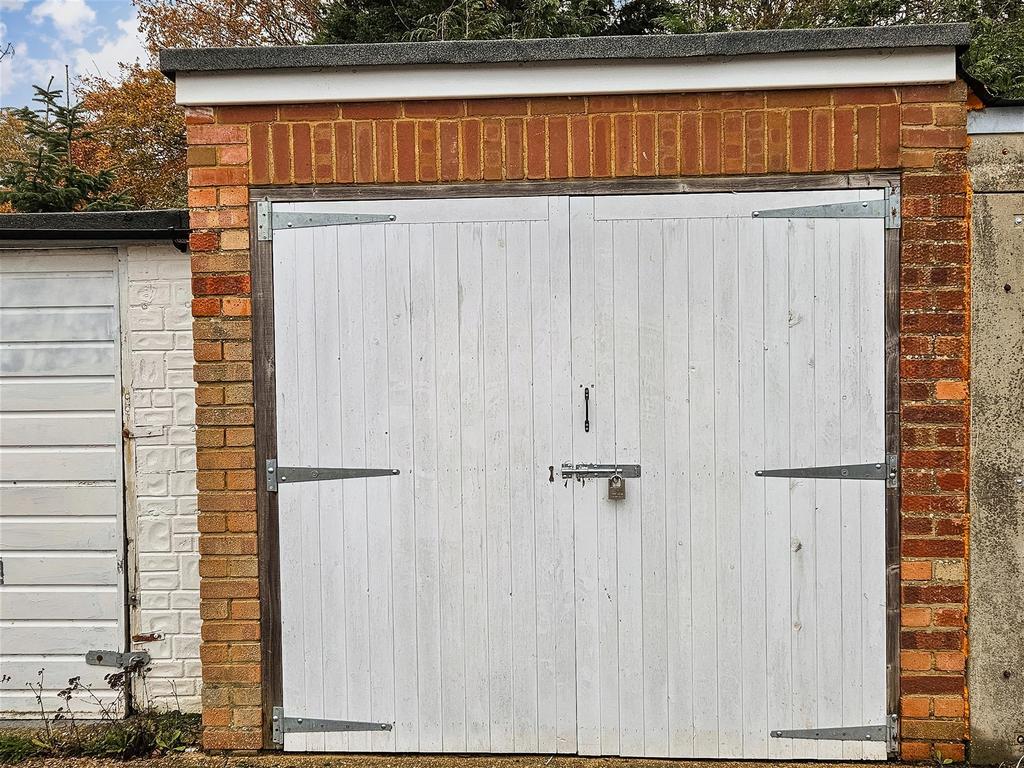 Meadow Road, Sturry, Canterbury, Kent 1 bed garage £15,000