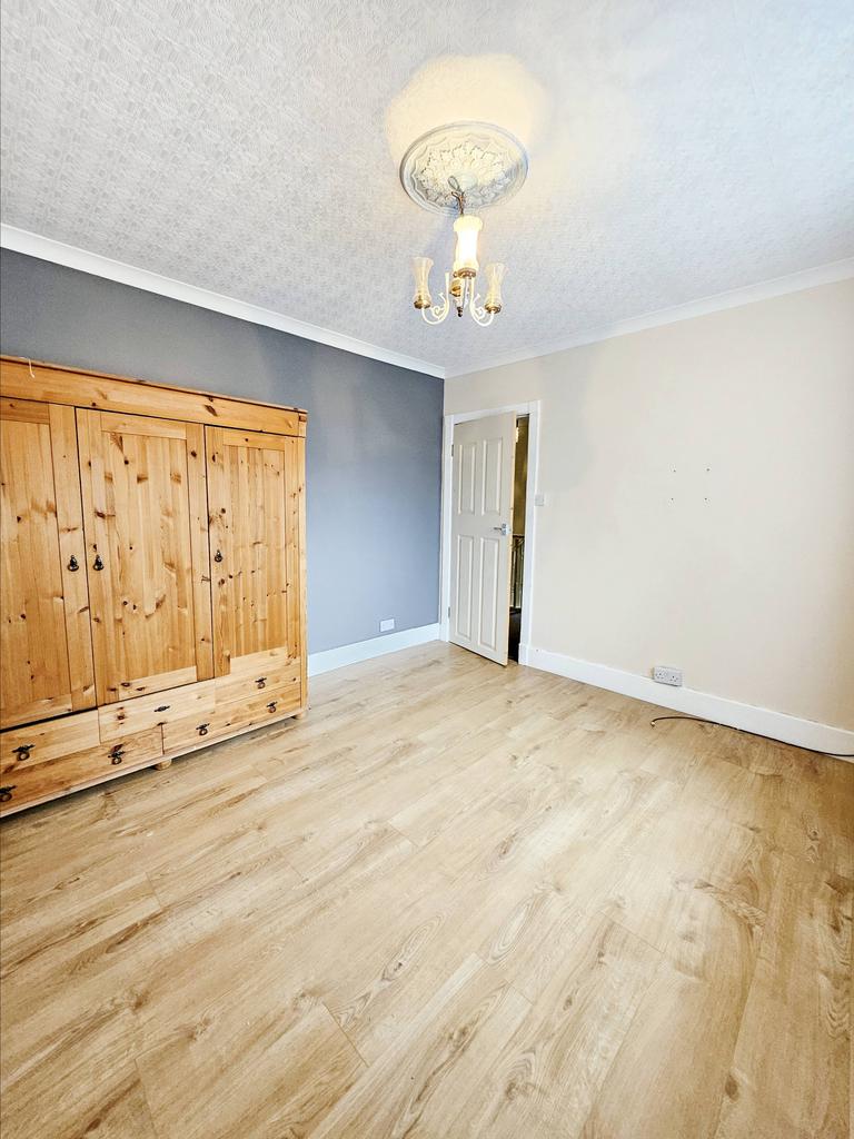 Dagenham Road Dagenham Rm10 5 Bed Semi Detached House To Rent £2 800