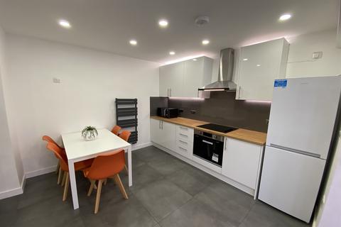 6 bedroom semi-detached house to rent - City Road, Beeston, NG9 2LQ