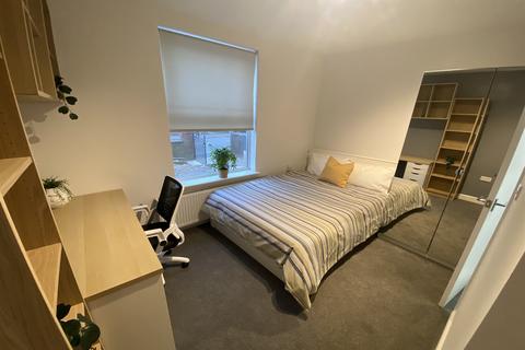 6 bedroom semi-detached house to rent - City Road, Beeston, NG9 2LQ