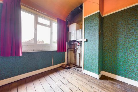 2 bedroom semi-detached house for sale - Longmead Avenue, Hazel Grove, Stockport, Greater Manchester, SK7 5PH