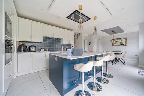 68 Felhampton Road, London, SE9 3NX
