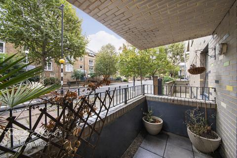 1 bedroom apartment for sale, Manchester Road, London