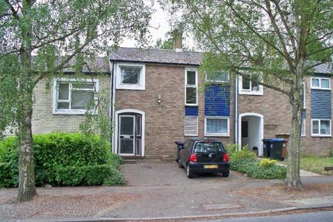 4 bedroom terraced house to rent, Northdown Road, Hatfield