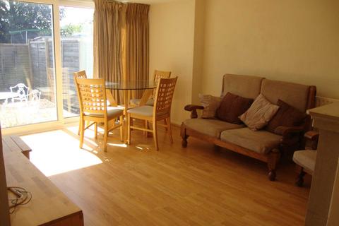 4 bedroom terraced house to rent, 1