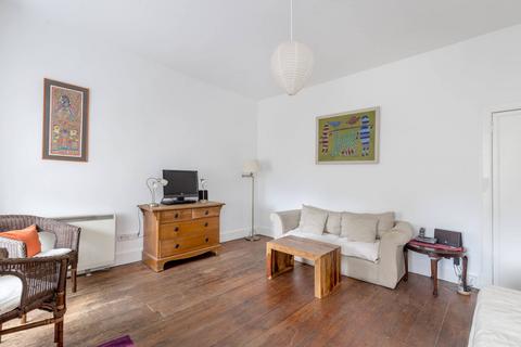 1/4 Hunter Square, Edinburgh, EH1 1QW