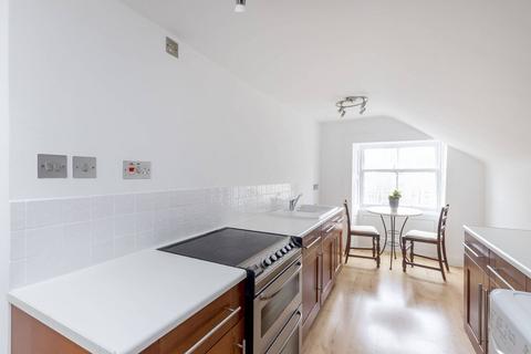 1/4 Hunter Square, Edinburgh, EH1 1QW