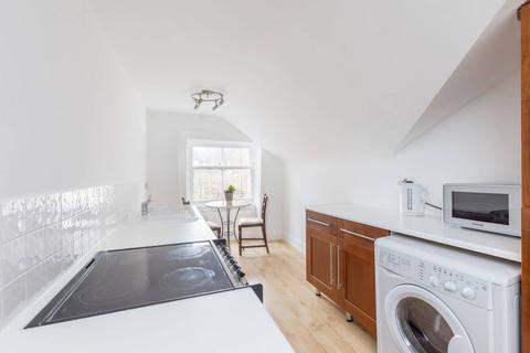 1/4 Hunter Square, Edinburgh, EH1 1QW