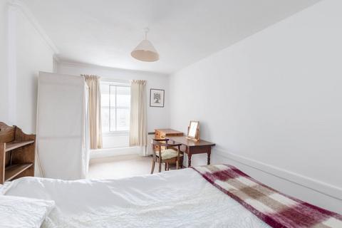 1/4 Hunter Square, Edinburgh, EH1 1QW